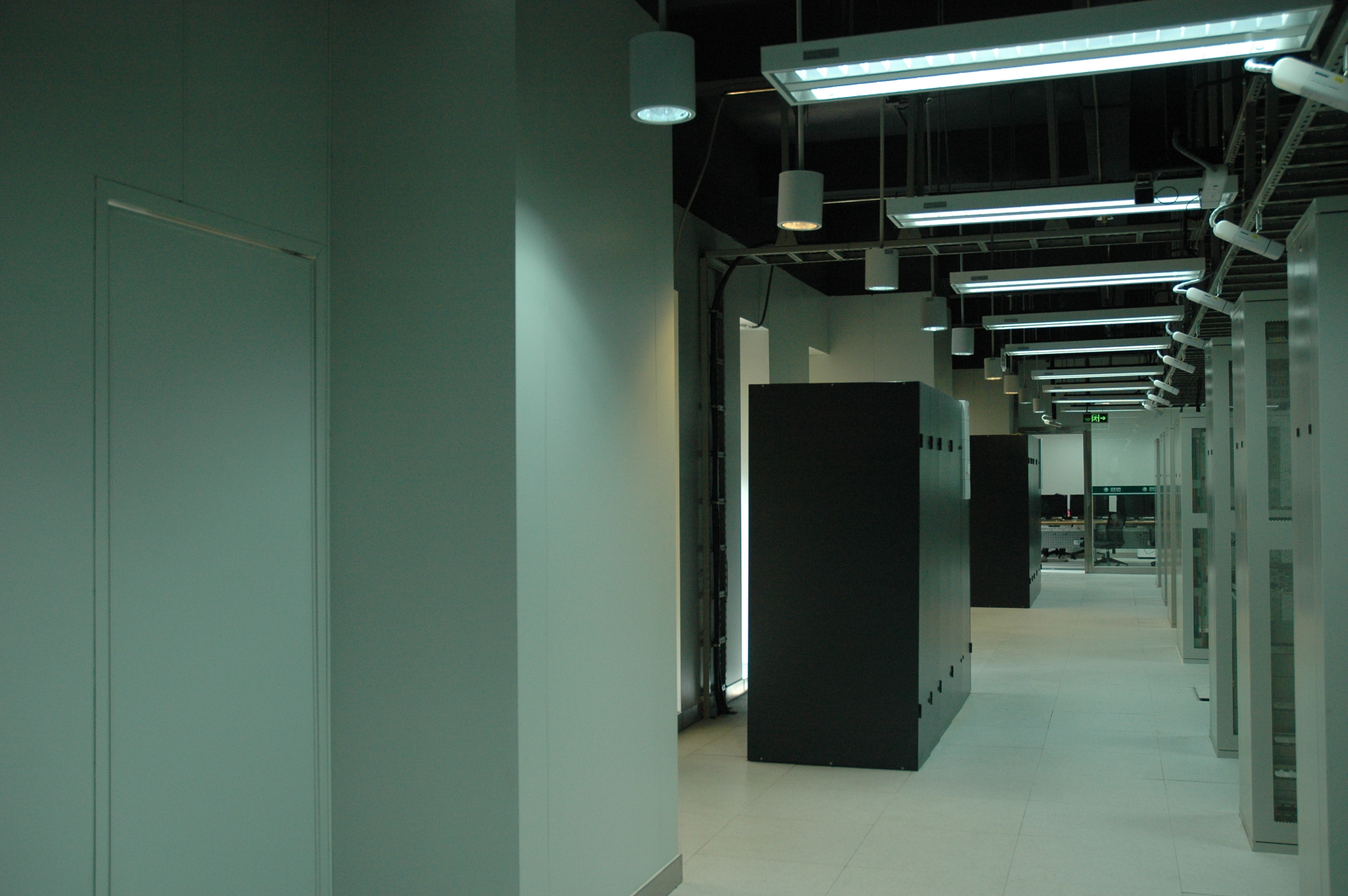 數(shù)據(jù)中心機房大多喜歡選用金屬制機房專用彩鋼板